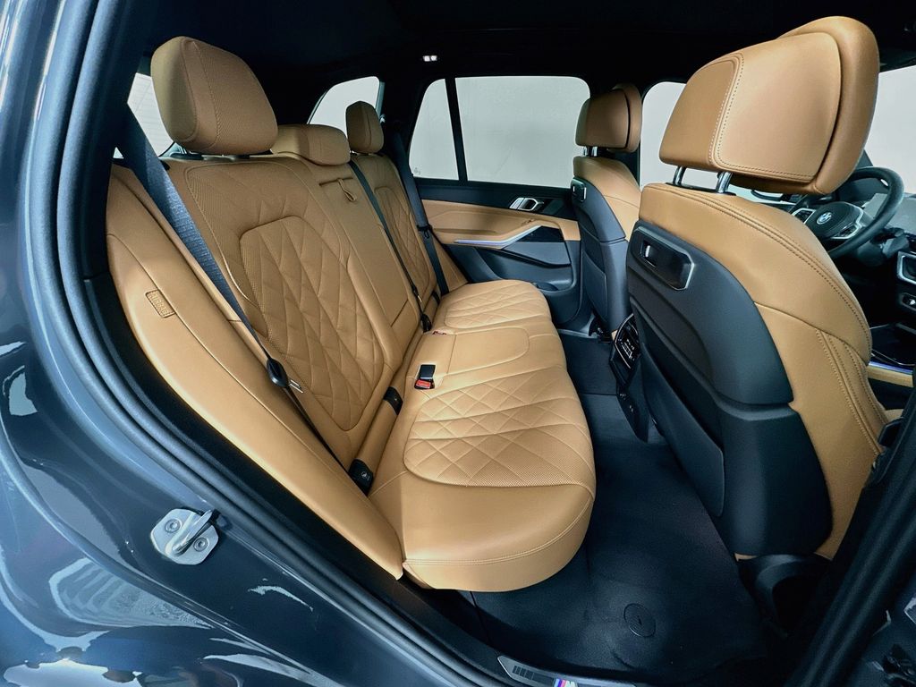 Thumbnail: 2025 BMW X5 - 28