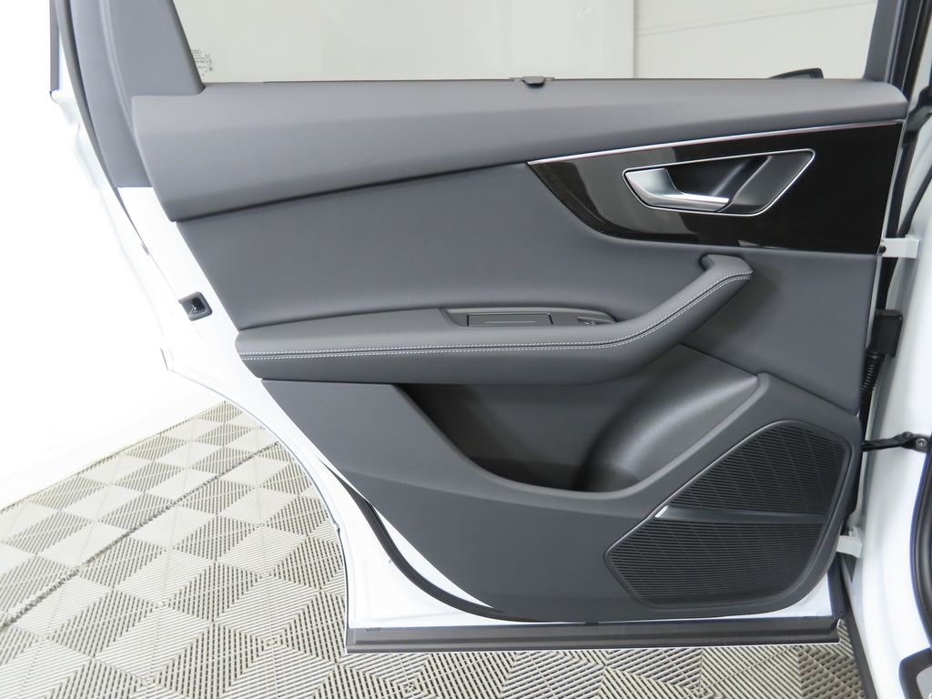 Thumbnail: 2025 Audi Q7 - 28