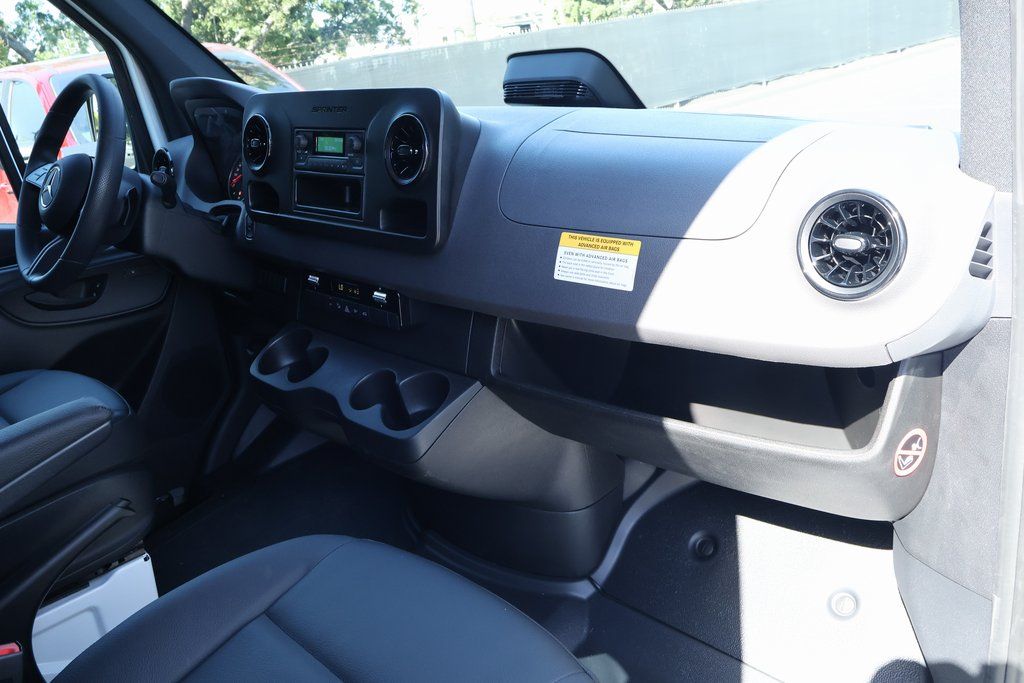 Thumbnail: 2025 Mercedes-Benz Sprinter - 5