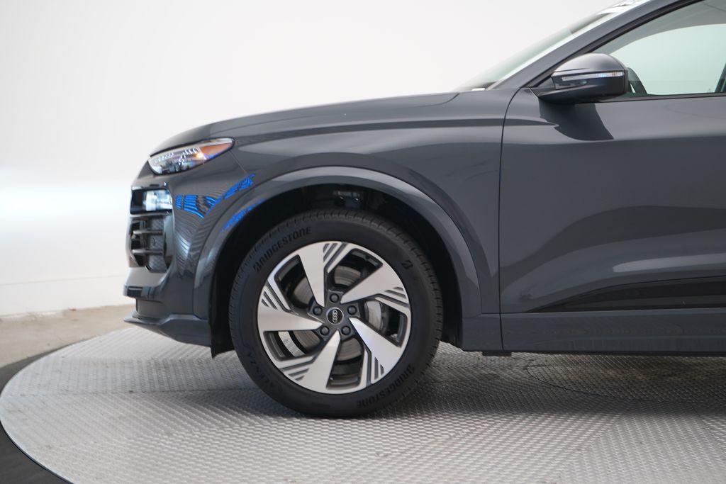 Thumbnail: 2025 Audi Q6 e-tron - 2