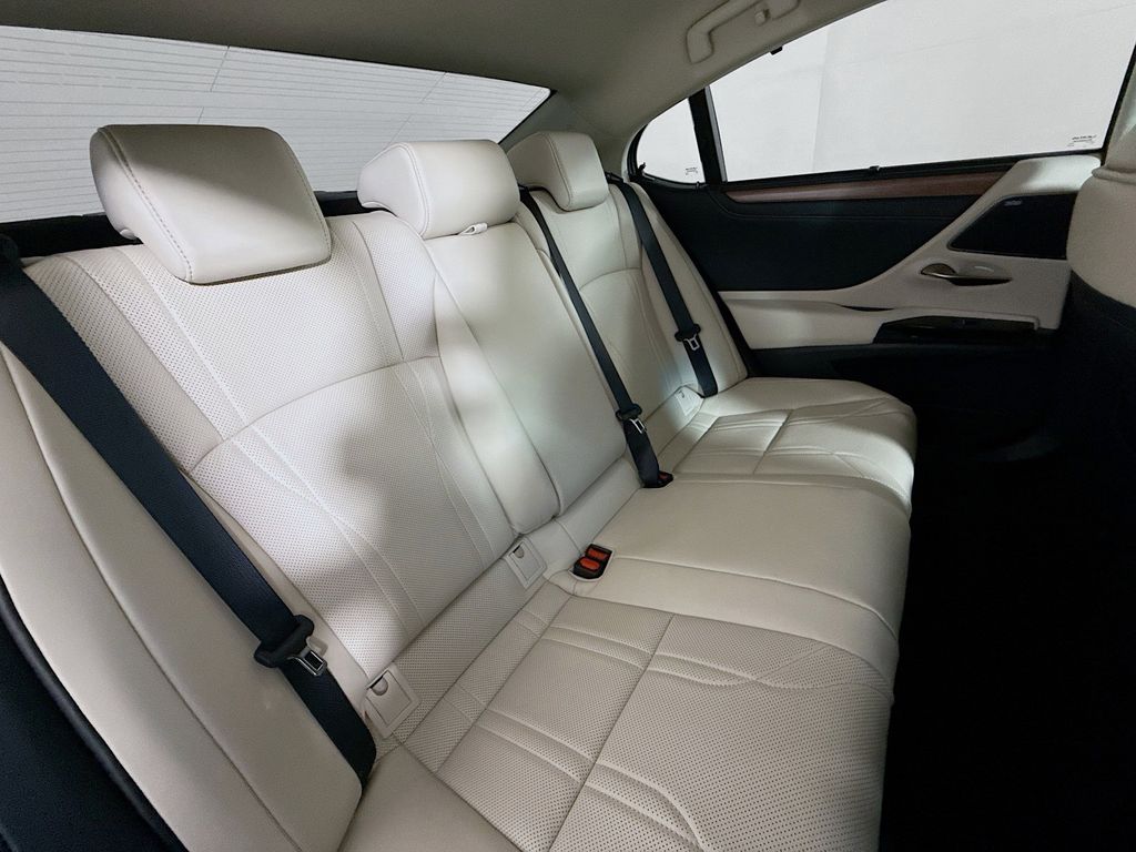Thumbnail: 2025 Lexus ES - 28