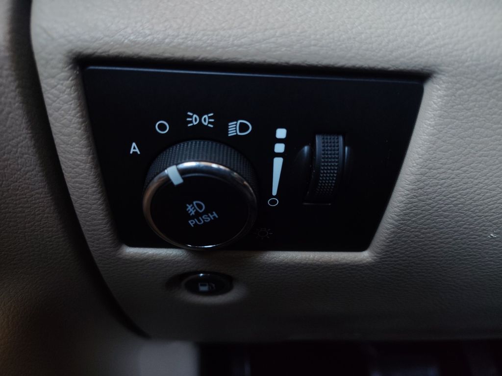 Used Car 2020 Jeep Grand Cherokee  Limited For Sale Under $20,000 In Austin, Texas