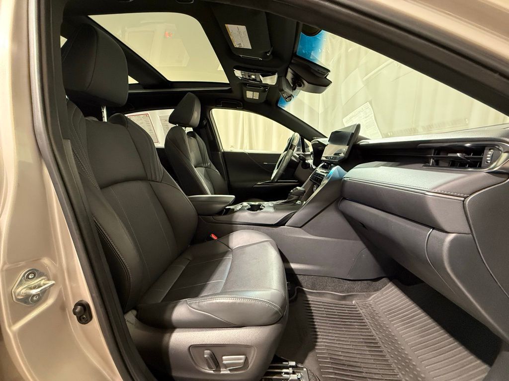 Thumbnail: 2021 Toyota Venza - 23