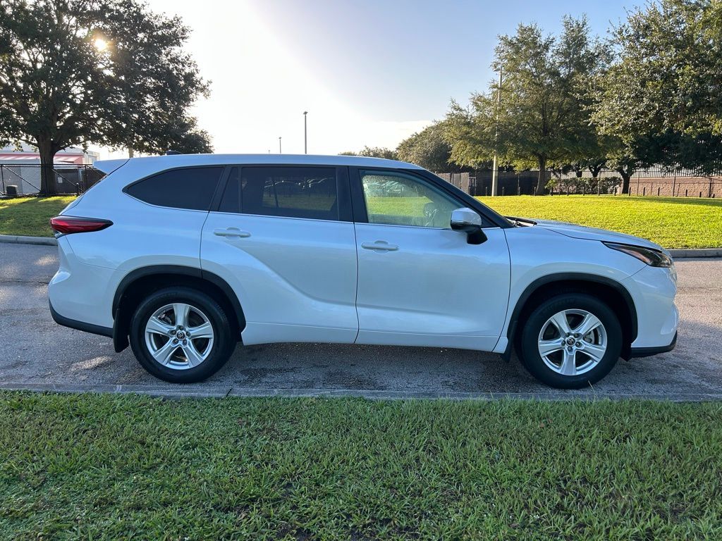 Thumbnail: 2023 Toyota Highlander - 6