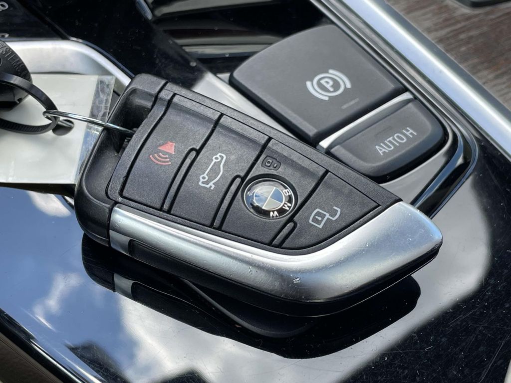 Used 2020 Green BMW xDrive30i image 44