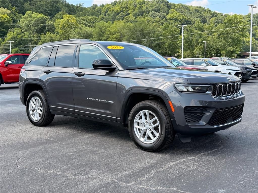 Baltic Gray Metallic Clearcoat 2025 Jeep Grand Cherokee SUV / Crossover Four-Wheel Drive 8-Speed Automatic