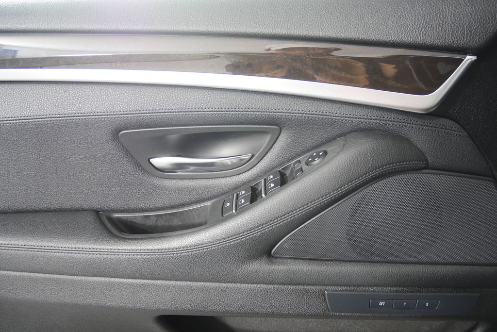 Thumbnail: 2016 BMW 5 Series - 9