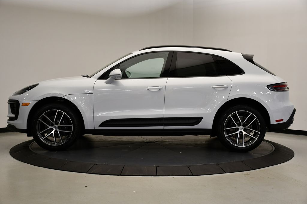 Thumbnail: 2025 Porsche Macan - 2