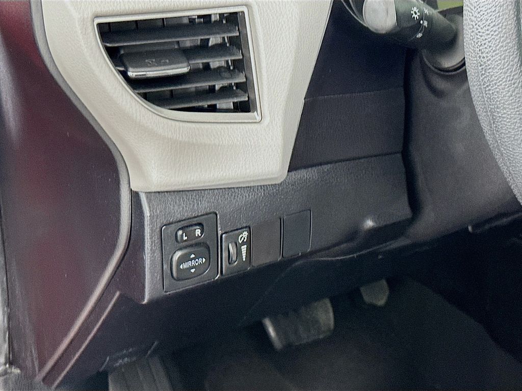 Thumbnail: 2016 Toyota Corolla - 10