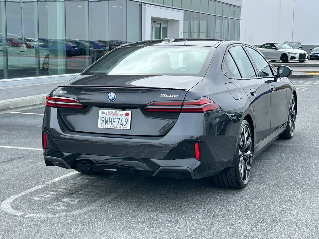 Thumbnail: 2026 BMW 5 Series - 5