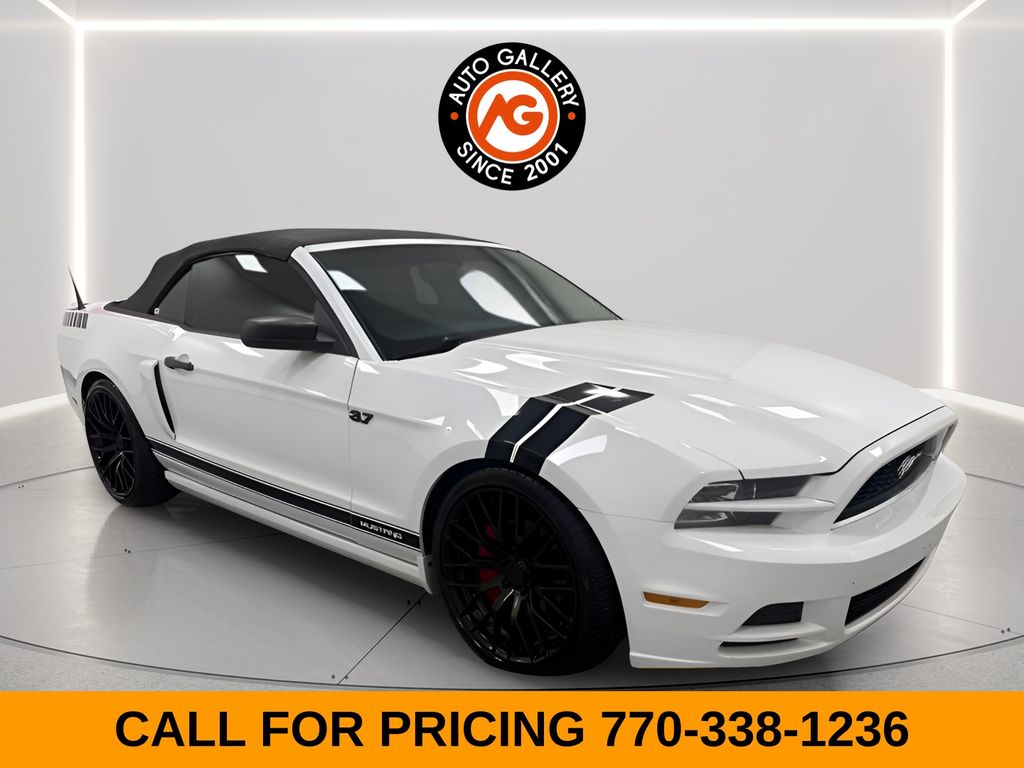 Oxford White 2014 Ford Mustang Convertible Rear-Wheel Drive 6-Speed Automatic