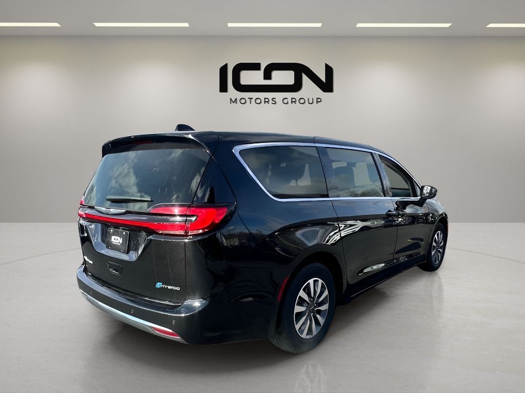 Used 2024 Chrysler Pacifica Hybrid Van