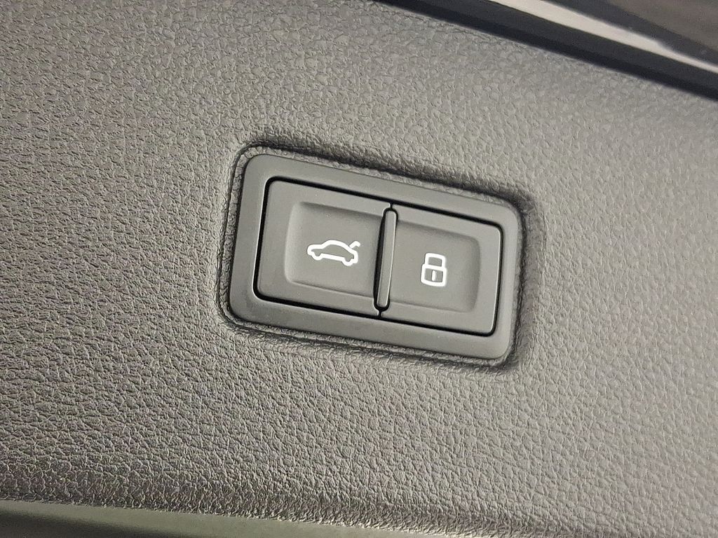 Thumbnail: 2025 Audi Q7 - 31