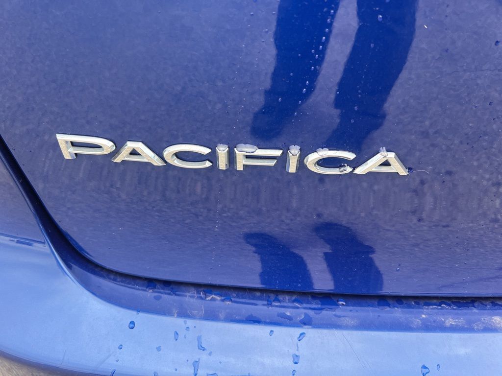 2020 Chrysler Pacifica Touring photo