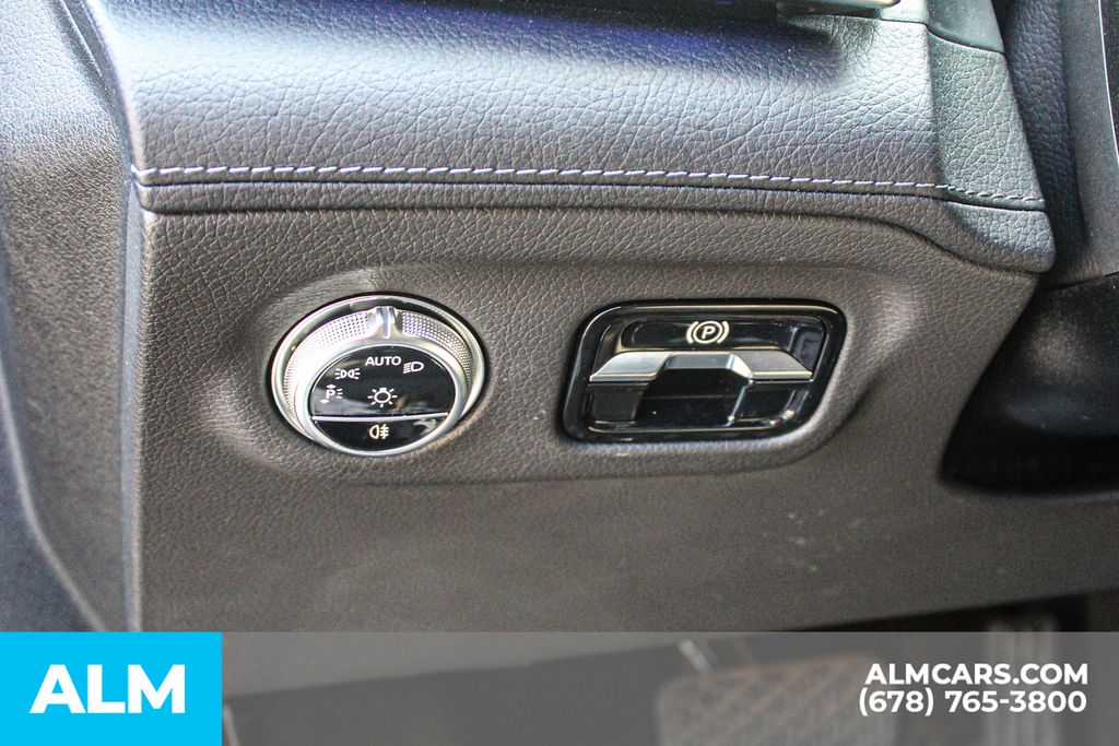Used 2023 Black Mercedes-Benz 450 image 28