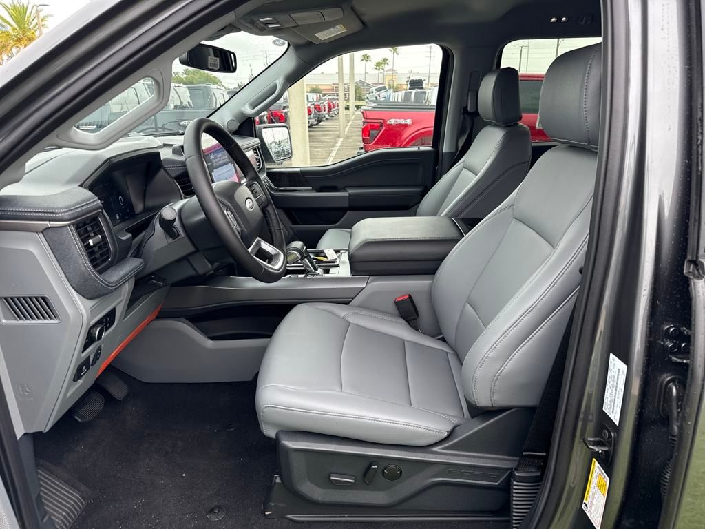 2025 Ford F-150 Lightning photo 4