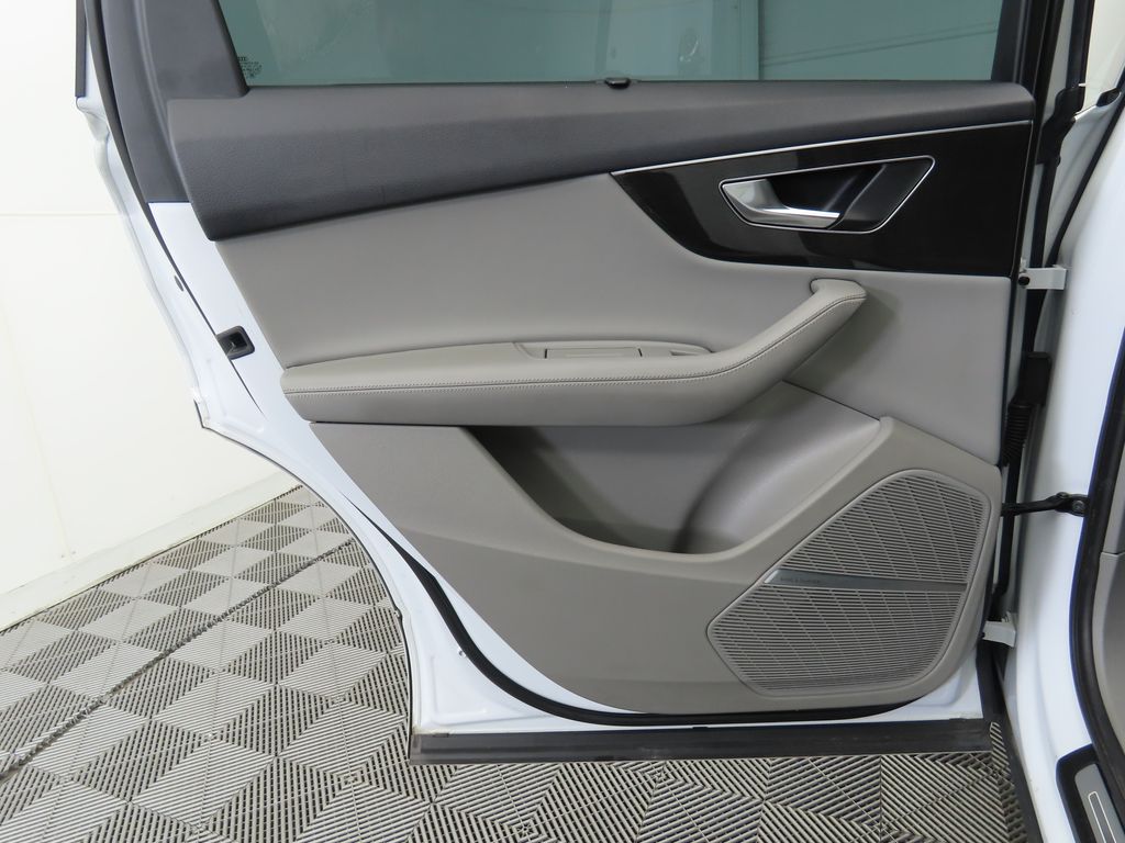 Thumbnail: 2021 Audi Q7 - 25