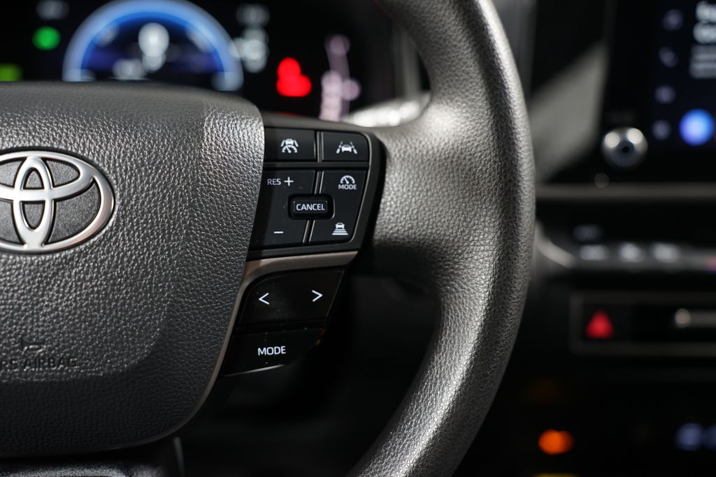 2025 Toyota Camry LE 13