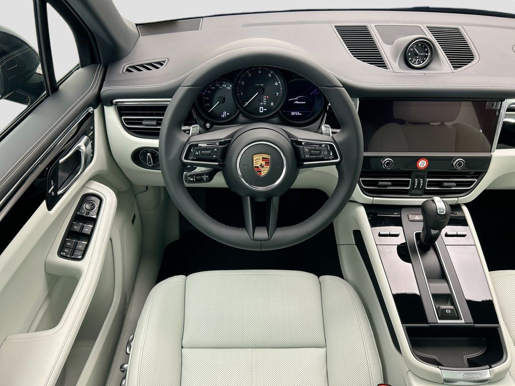 Thumbnail: 2026 Porsche Macan - 13