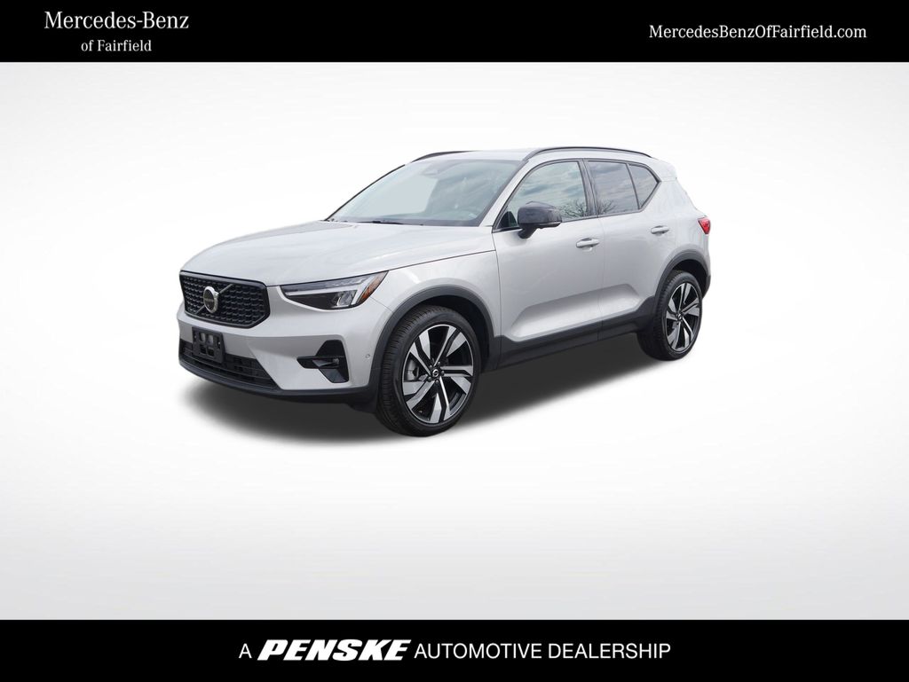 Silver 2025 Volvo XC40 B5 Plus Dark Theme AWD SUV / Crossover All-Wheel Drive Automatic