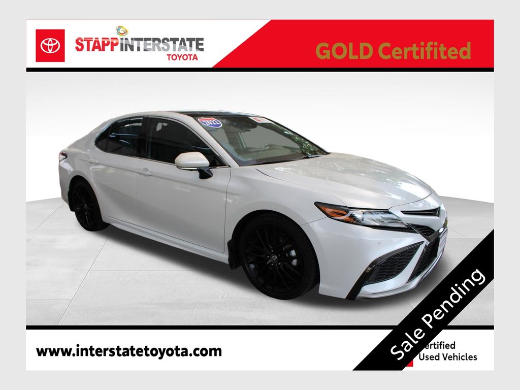 White (Wind Chill Pearl) 2022 Toyota Camry Sedan Front-Wheel Drive 8-Speed Automatic