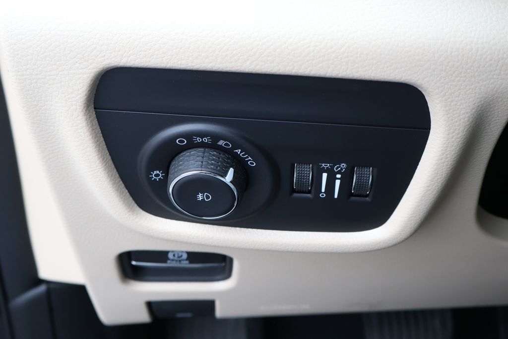 Thumbnail: 2024 Jeep Grand Cherokee L - 18