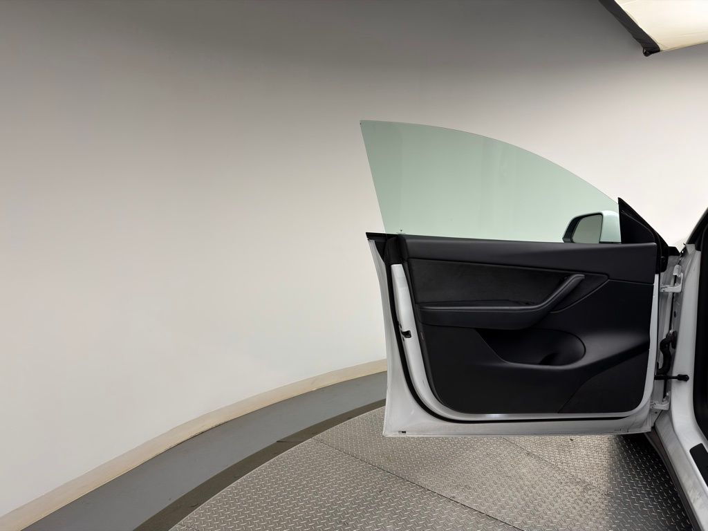 Thumbnail: 2022 Tesla Model Y - 9