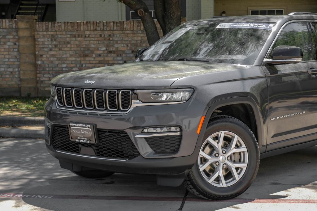 used 2022 Jeep Grand Cherokee car, priced at $28,000