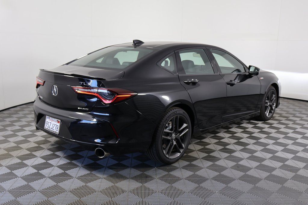 Thumbnail: 2025 Acura TLX - 4