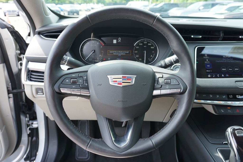 Thumbnail: 2022 Cadillac XT4 - 24