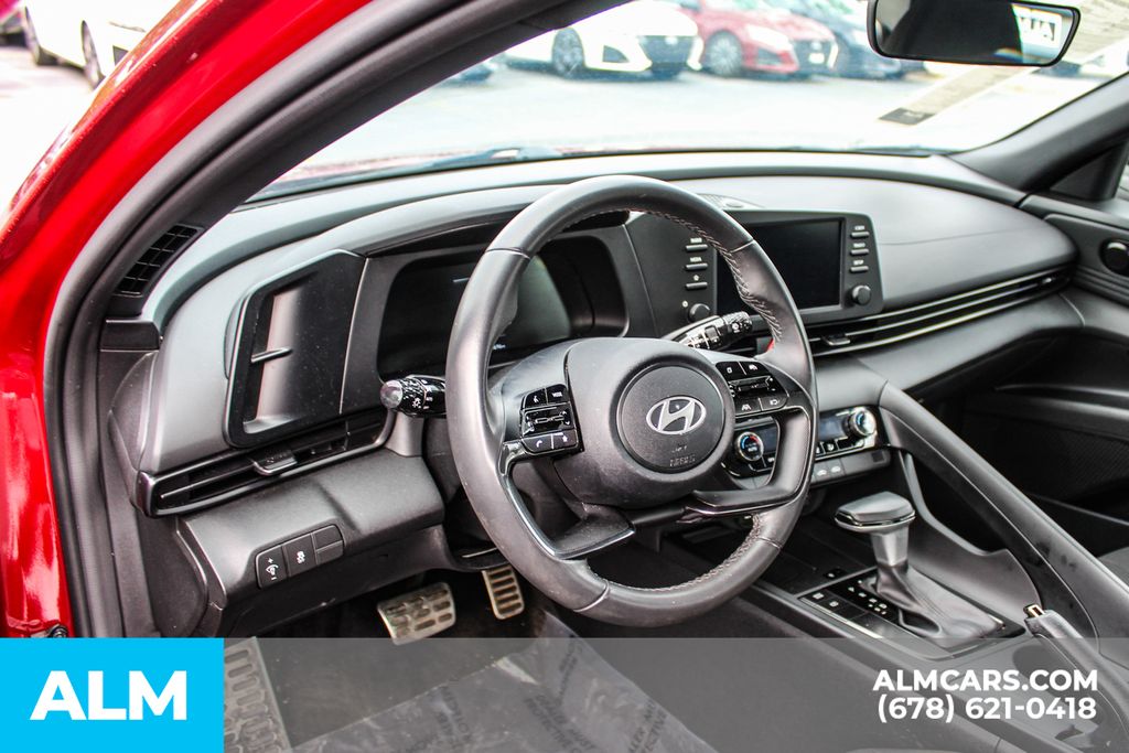 Used 2025 Red Hyundai SEL Sport image 28