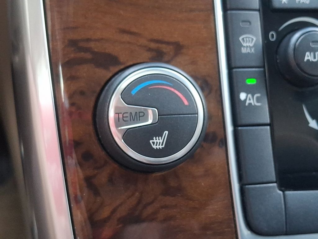 Thumbnail: 2012 Volvo XC70 - 22