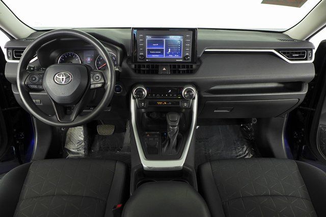 2020 Toyota RAV4 XLE 24