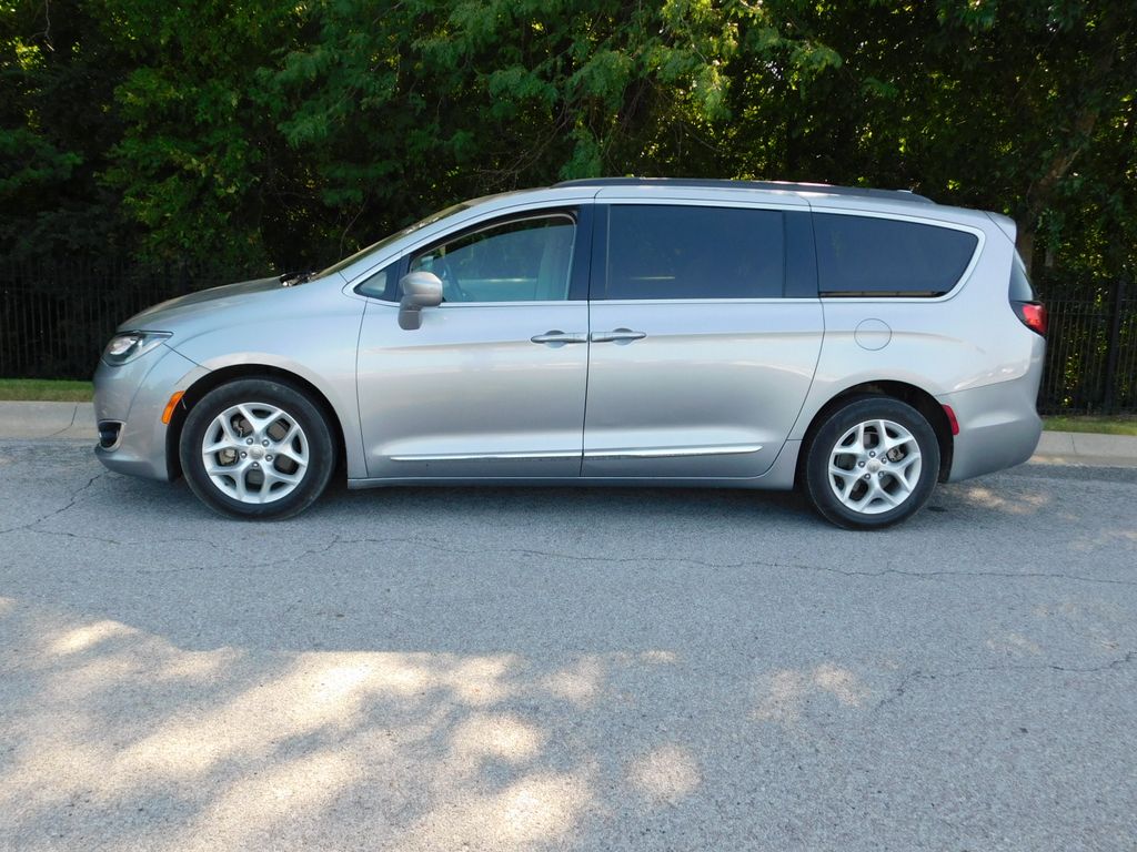 Thumbnail: 2017 Chrysler Pacifica - 2