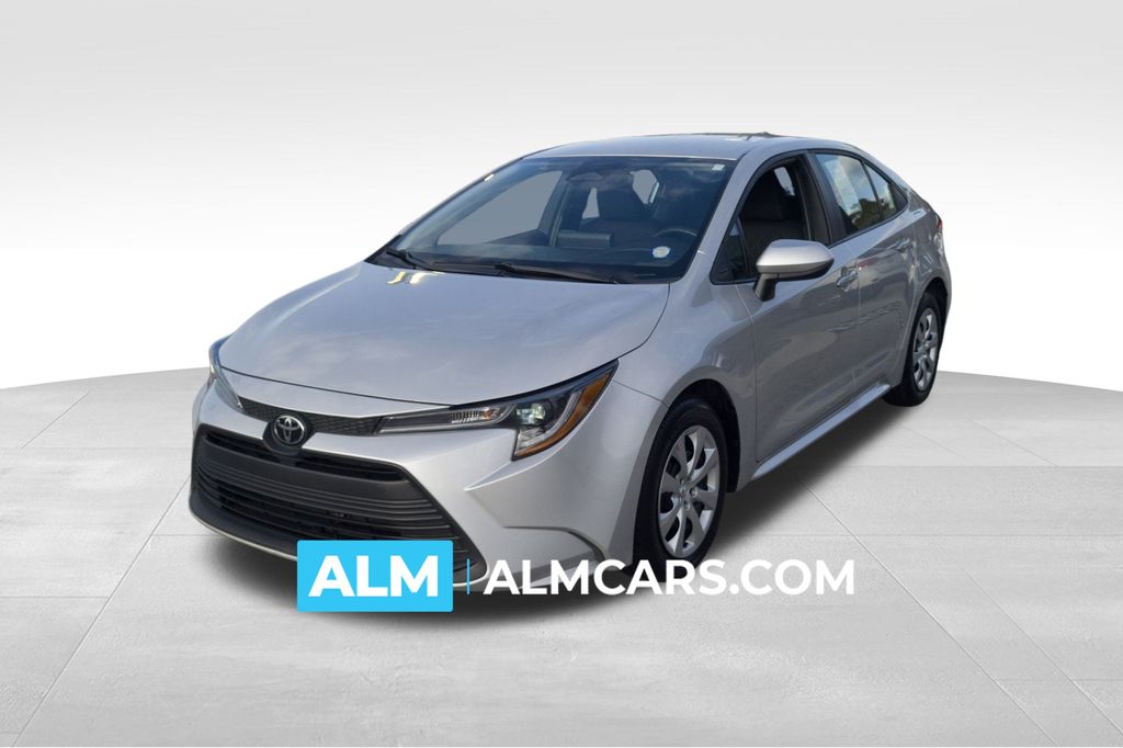 2024 Toyota Corolla LE's photo