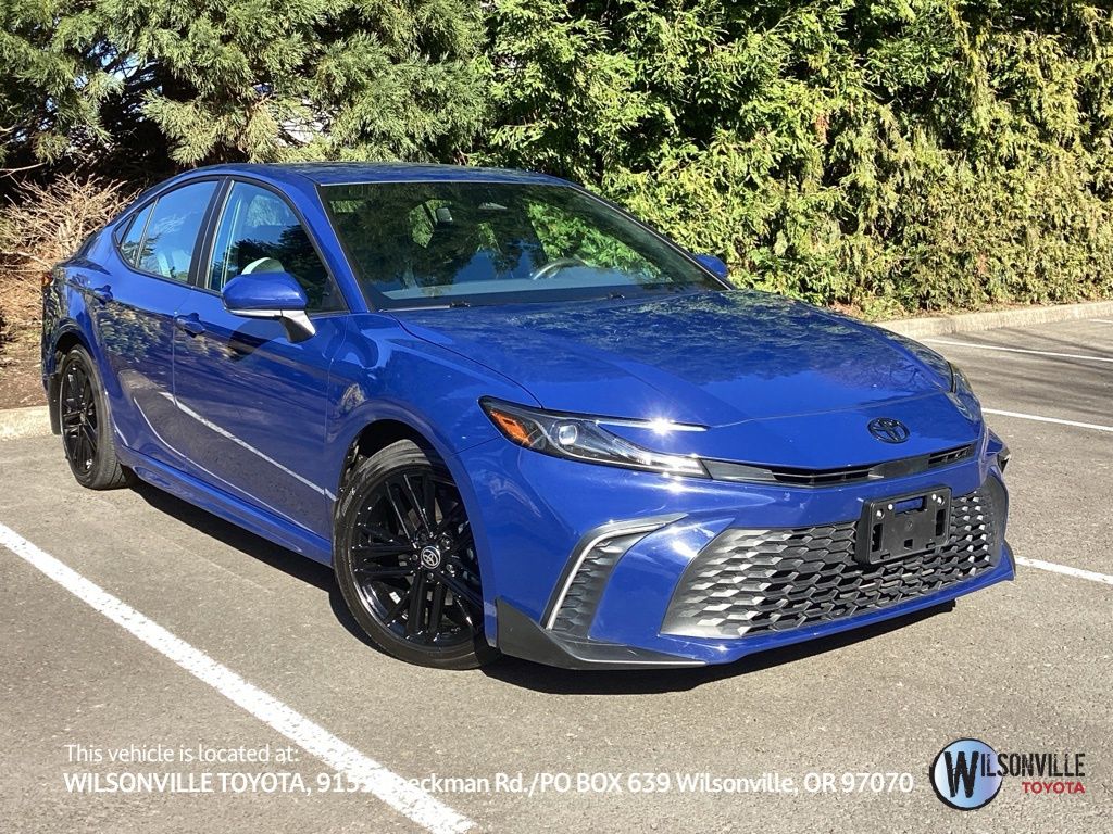 2025 Toyota Camry SE FWD