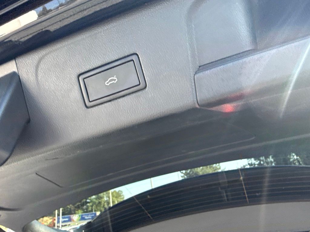 2024 Volkswagen Atlas 2.0T SE w/Technology Black at South Hills CDJR