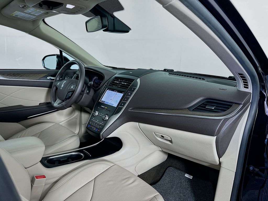 Thumbnail: 2019 Lincoln MKC - 31