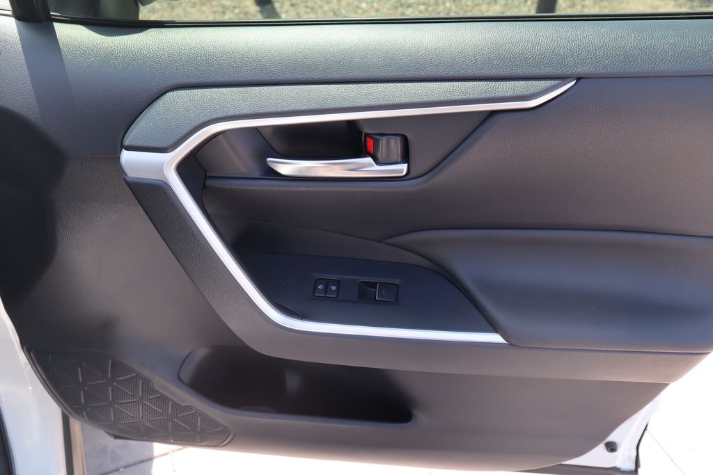 Thumbnail: 2022 Toyota RAV4 - 24