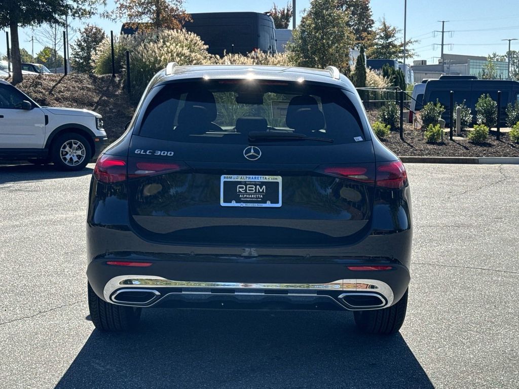 2025 Mercedes-Benz GLC GLC 300 7