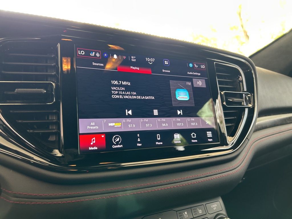 View vehicle photo 7