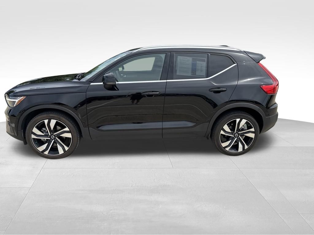 Used 2024 Volvo XC40 SUV