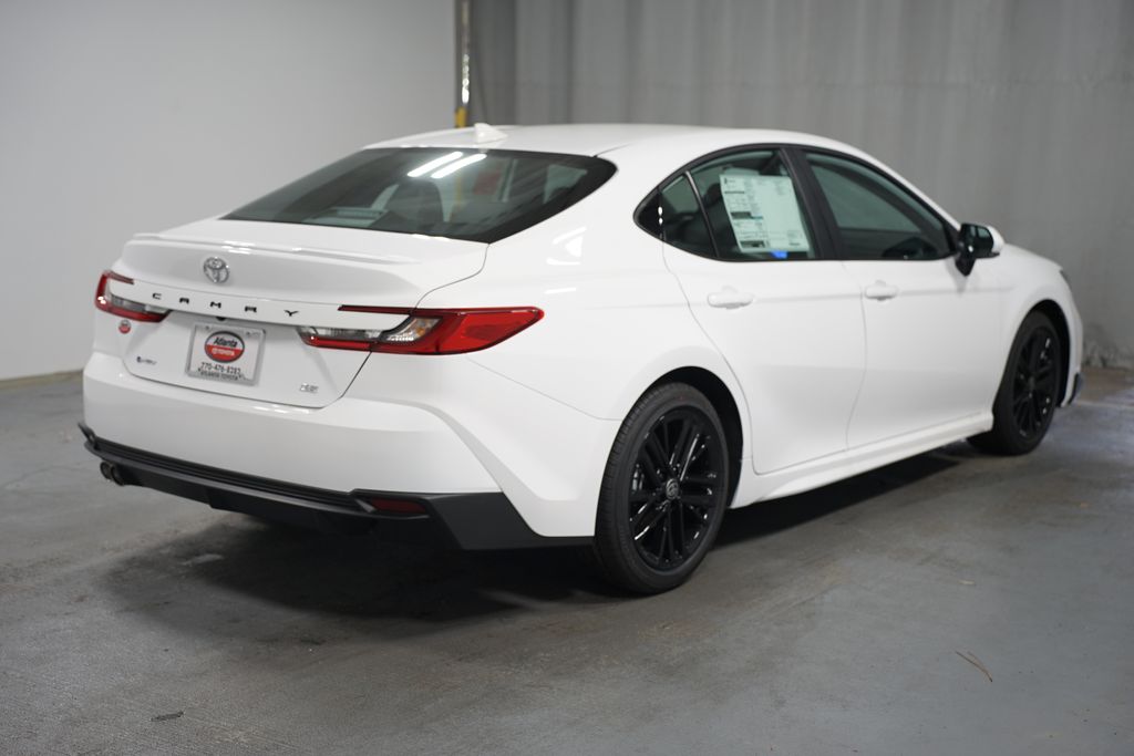 2025 Toyota Camry SE 8