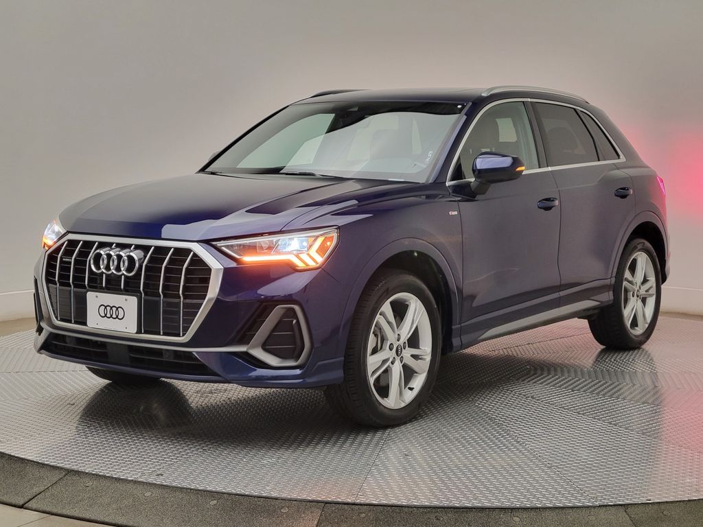 Thumbnail: 2022 Audi Q3 - 2