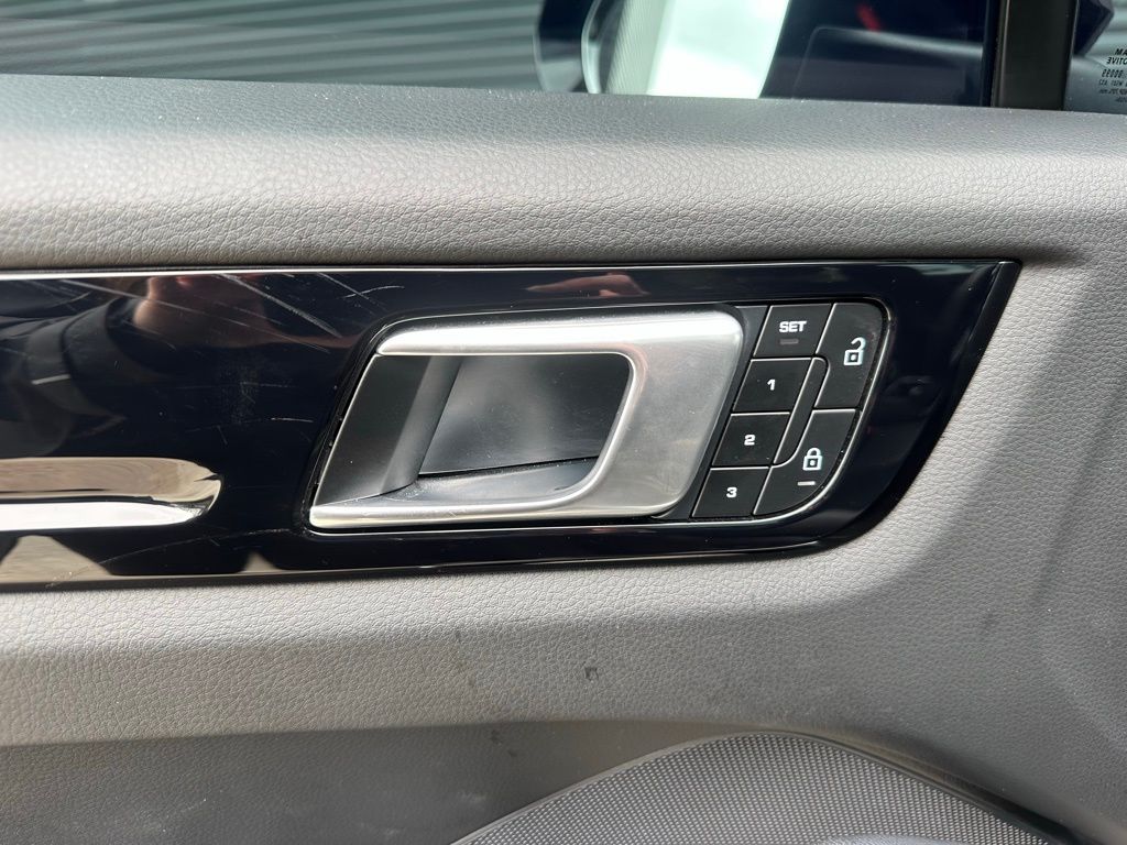 Thumbnail: 2023 Porsche  - 20