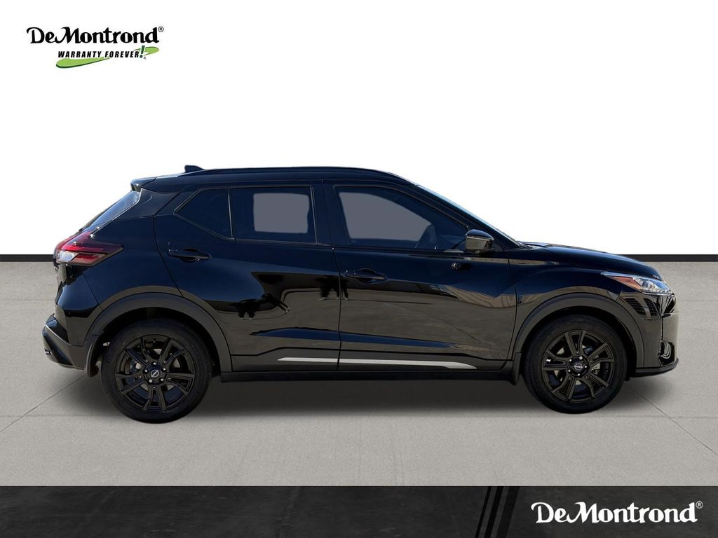 Used 2023 Super Black Nissan SR image 4