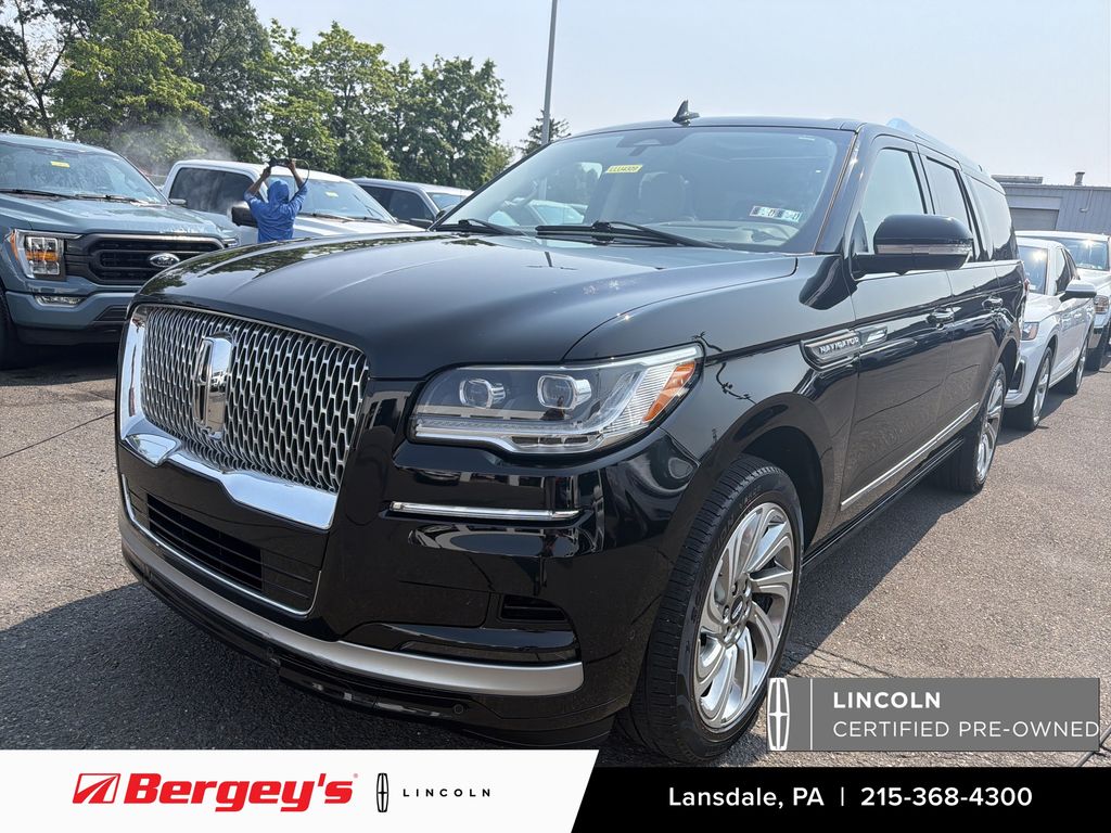 Infinite Black Metallic Clearcoat 2024 Lincoln Navigator SUV / Crossover Four-Wheel Drive Automatic