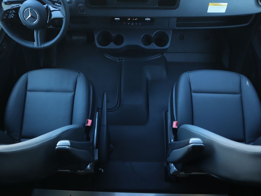 Thumbnail: 2025 Mercedes-Benz Sprinter - 16