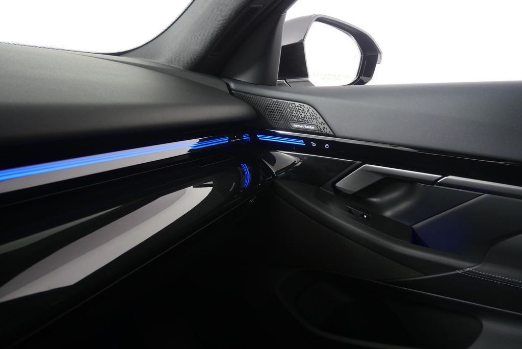 Thumbnail: 2025 BMW 5 Series - 31
