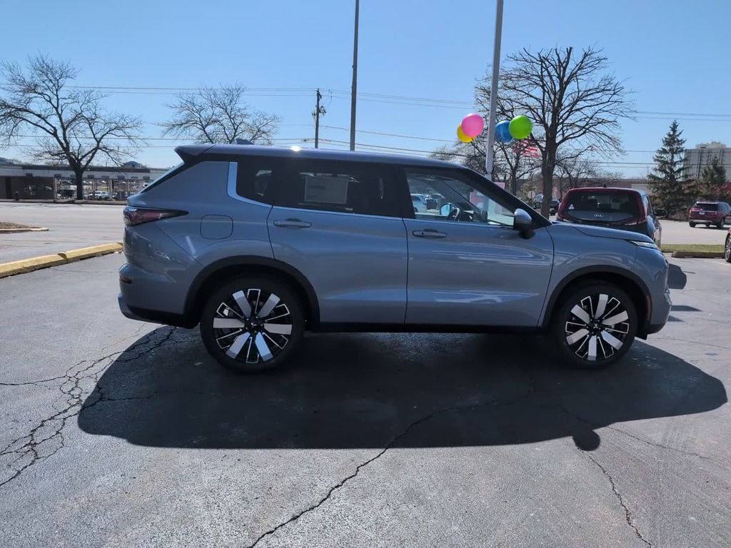 New 2026  Mitsubishi SE image 6